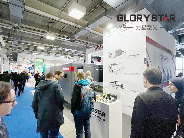 力星激光萬瓦級激光切割機亮相意大利工業展,引爆行業熱潮 力星激光萬瓦級激光切割機亮相意大利工業展,引爆行業熱潮